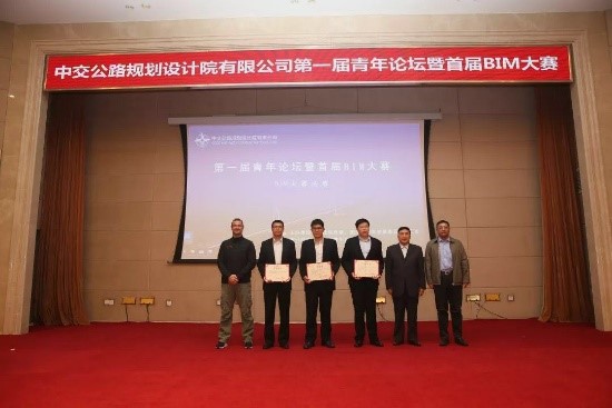 爭創(chuàng)新，求發(fā)展，青年正是大有可為時！